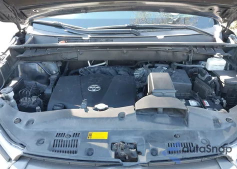 2019 Toyota Highlander Le Plus z USA, uszkodzony, nr VIN 5TDZZRFH3KS317091